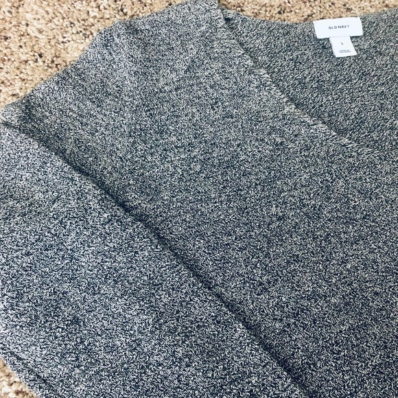 Old Navy gray knit sweater - Picture 4 of 4